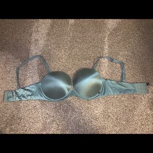 NWOT Victoria’s Secret strapless / strapy bra